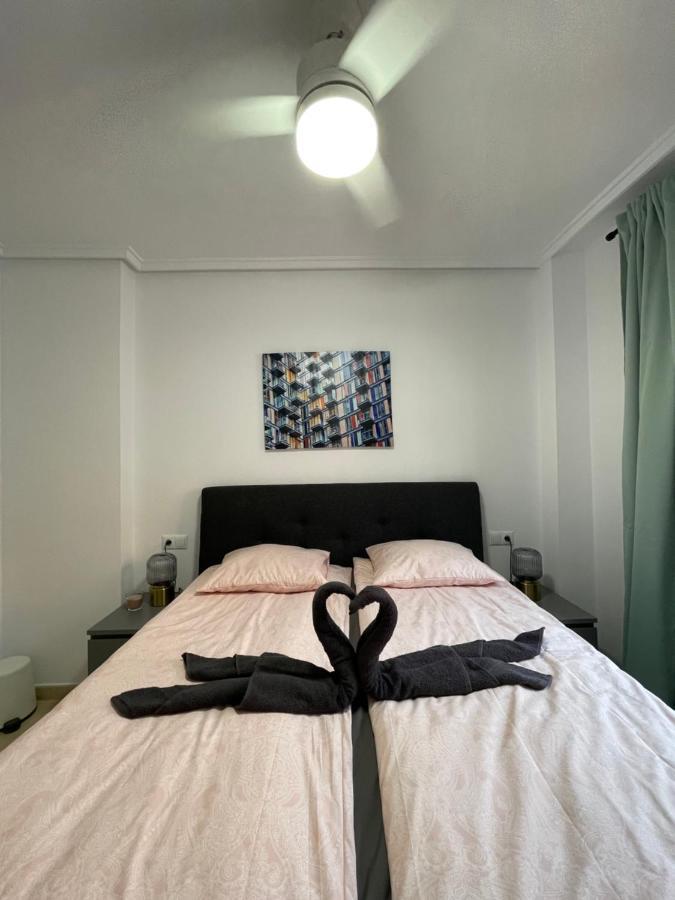 Three Bedroom Apartment With Pool In Torrevieja Exteriör bild