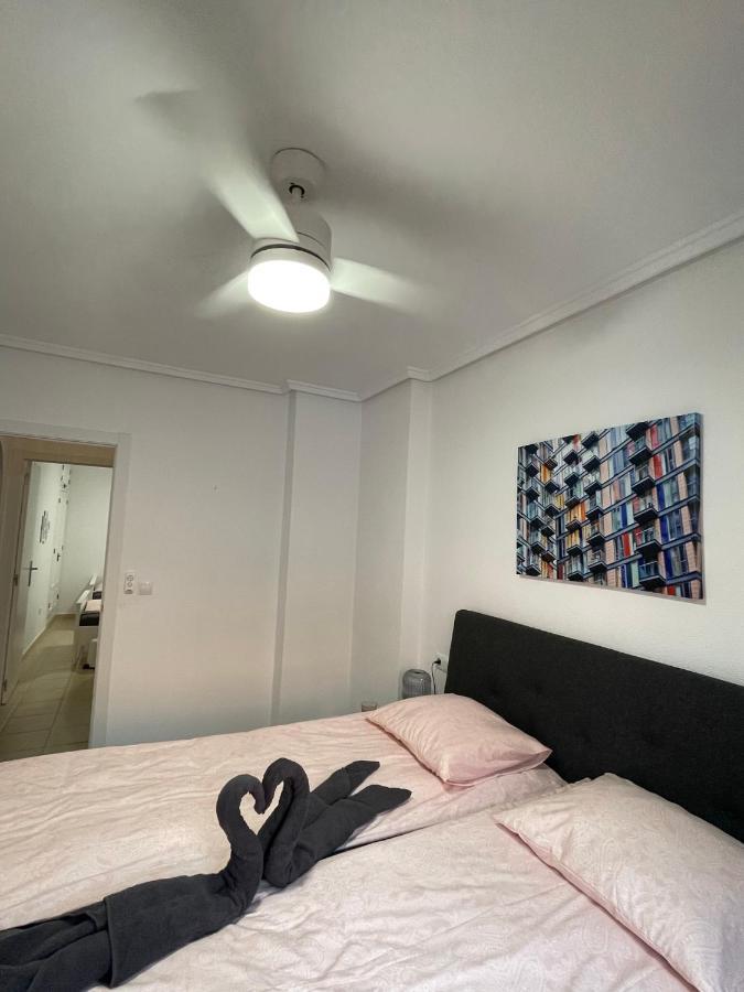 Three Bedroom Apartment With Pool In Torrevieja Exteriör bild