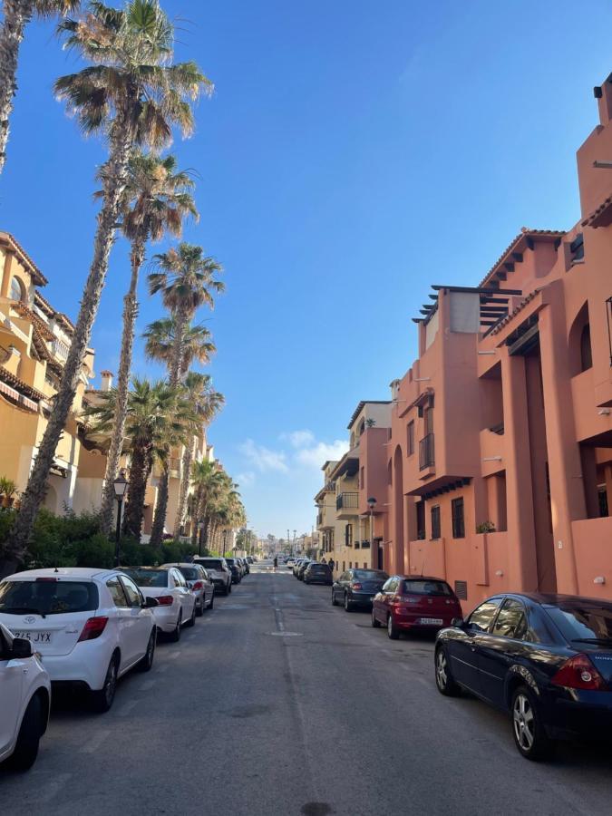 Three Bedroom Apartment With Pool In Torrevieja Exteriör bild