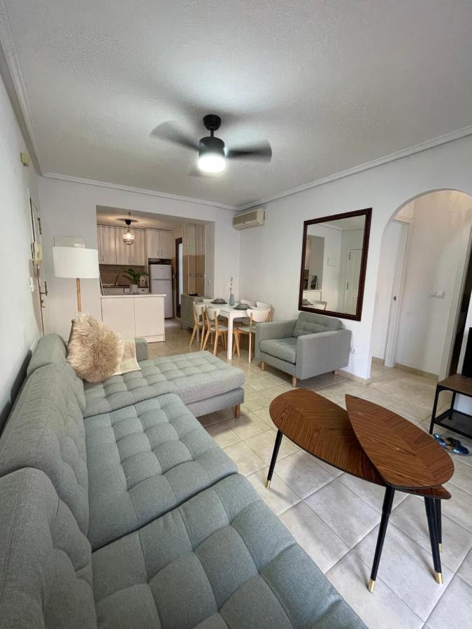 Three Bedroom Apartment With Pool In Torrevieja Exteriör bild