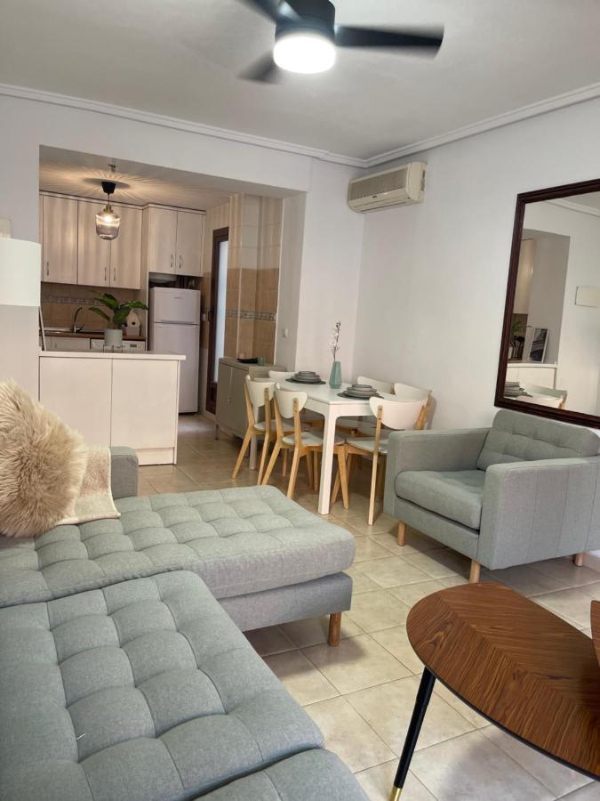 Three Bedroom Apartment With Pool In Torrevieja Exteriör bild